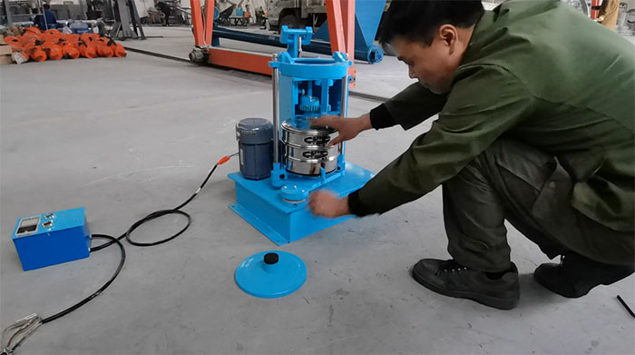 標(biāo)準(zhǔn)振篩機(jī)使用注意事項(xiàng)。